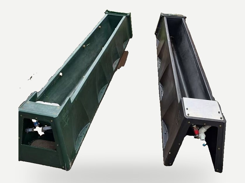 Two SATURN troughs, one green and one black, side by side